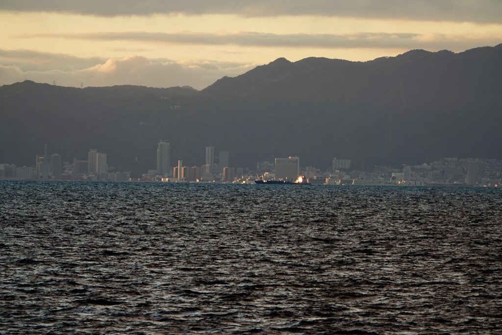 夕景の神戸沿岸沿い