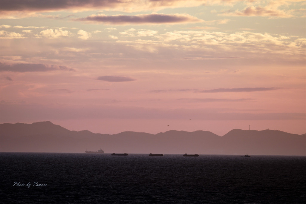 夕暮れに浮かぶ