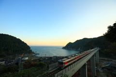 朝焼けの鉄道