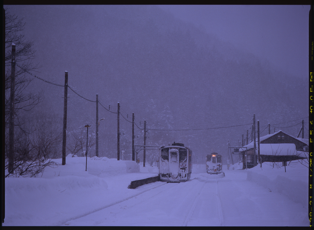 厳冬の駅