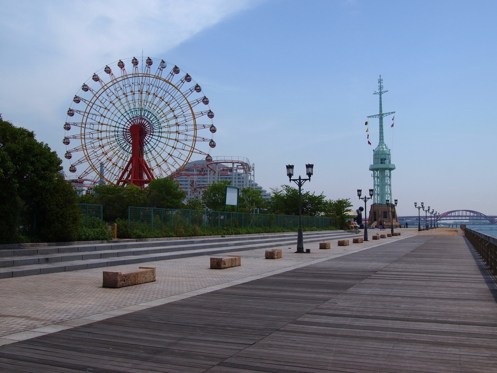 公園と灯台と神戸大橋