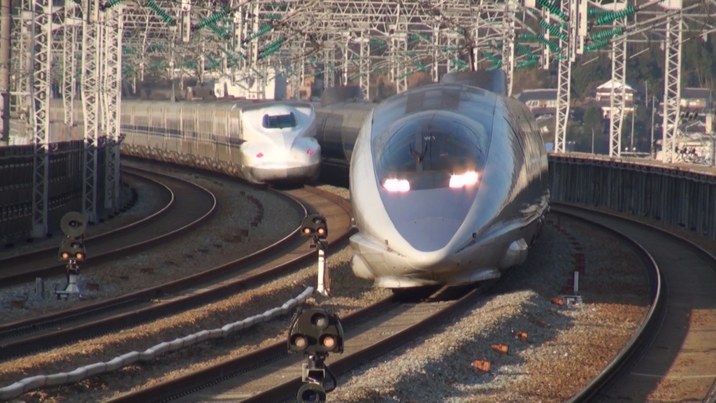 500系のぞみ、三原駅通過