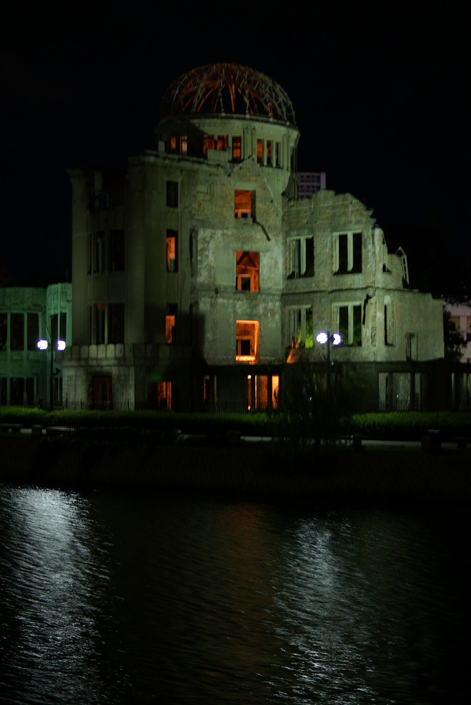 夜の原爆ドーム