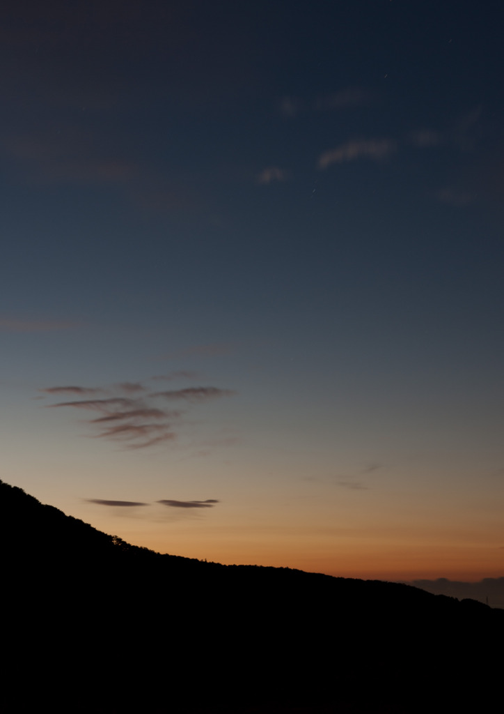 山里の夜明け