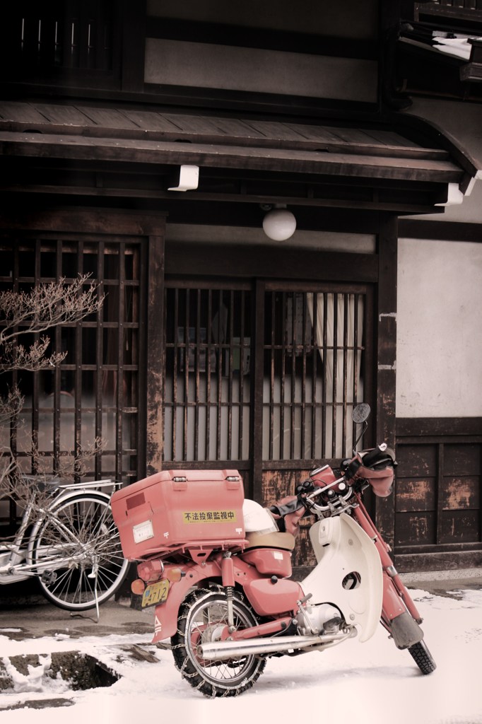 郵便局の者ですが...