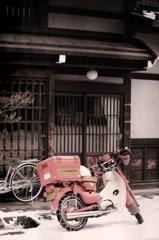 郵便局の者ですが...