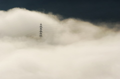 雲海と鉄塔