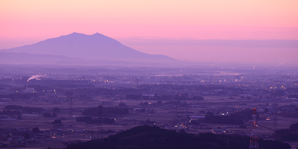 朝　羽黒山から望む