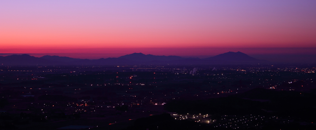 夜明け前　羽黒山から望む