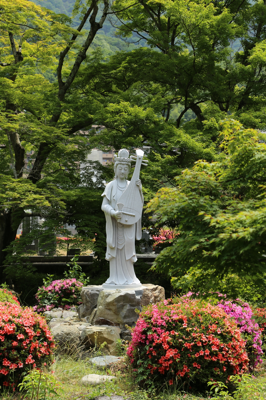 『何を奏でているのでしょうか』