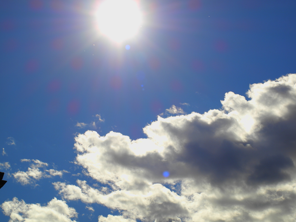 太陽と雲と青空と