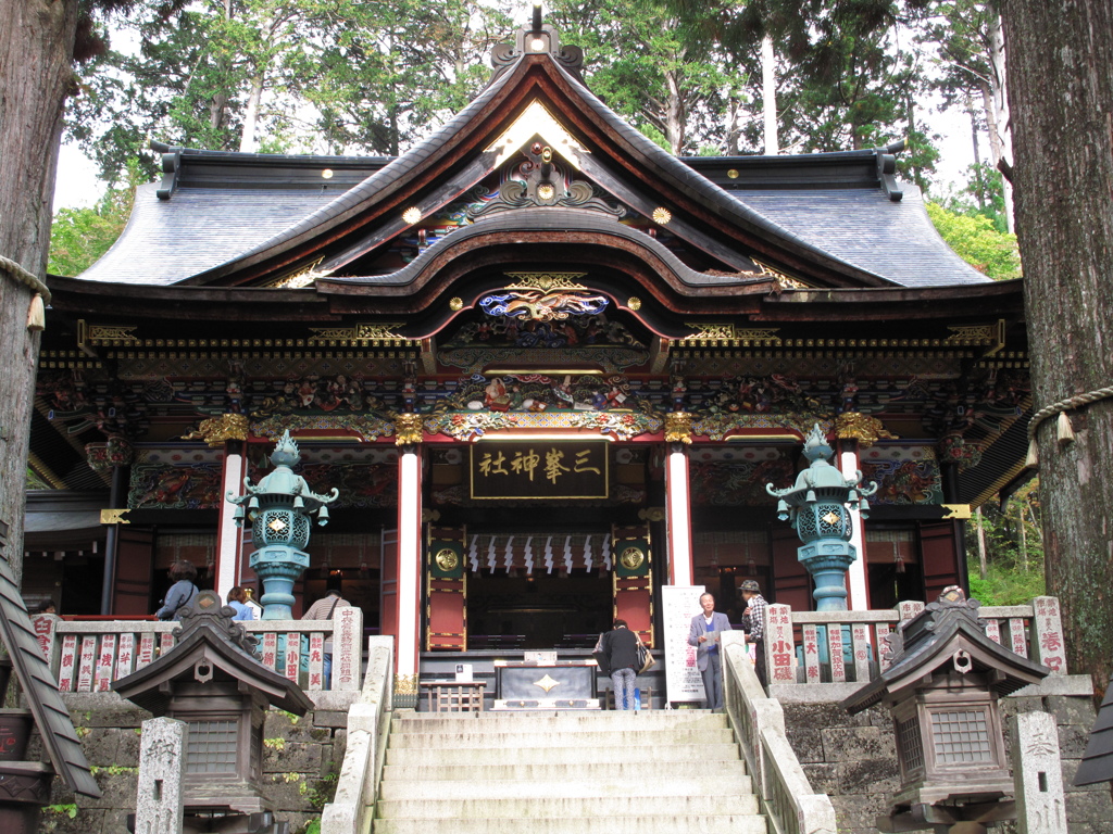 三峰神社の拝殿