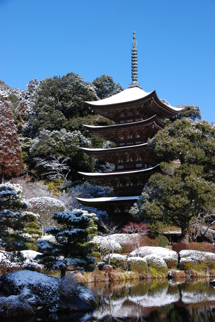 雪の五重塔