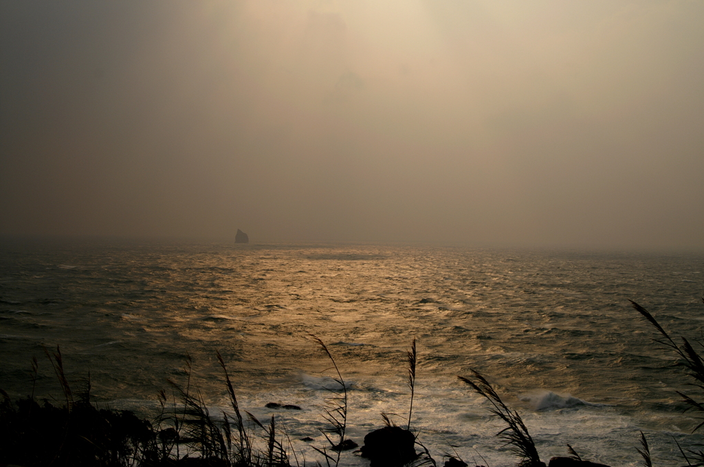 暗雲の小島