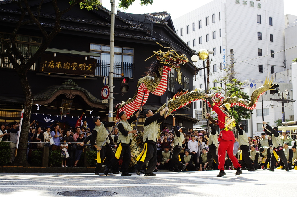 龍踊りと文明堂総本店