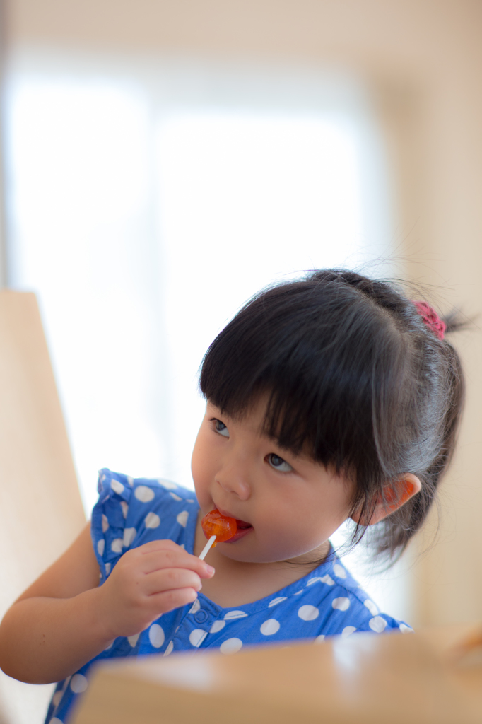キャンディ食べたい目線
