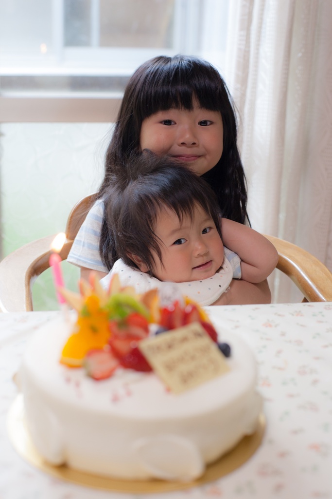 早くケーキが食べたい目線