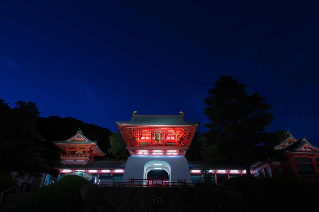 安徳天皇を祀る