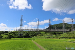 青空と変電所