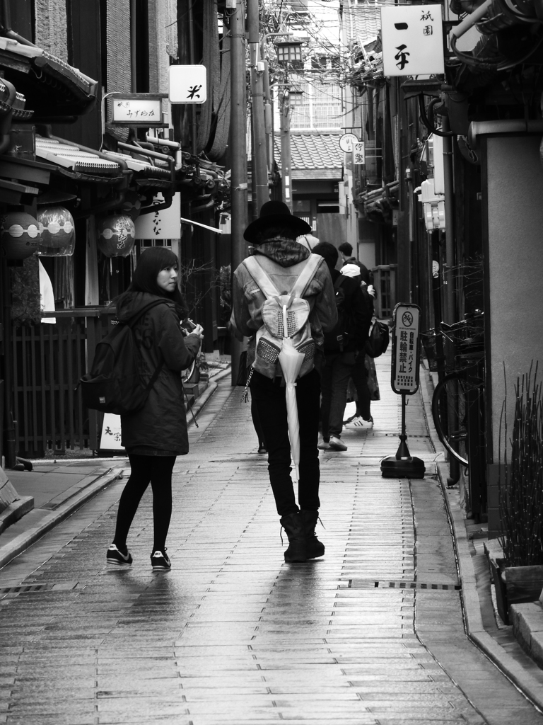 雨の路地裏