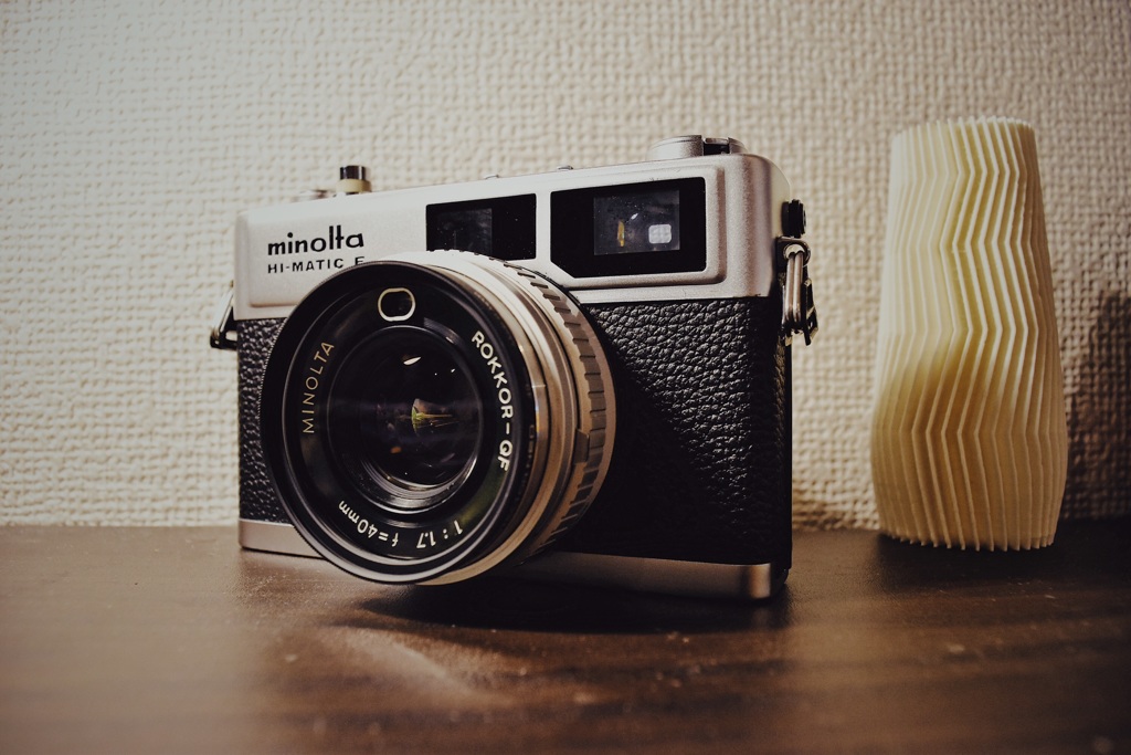 MINOLTA  HI-MATIC  E