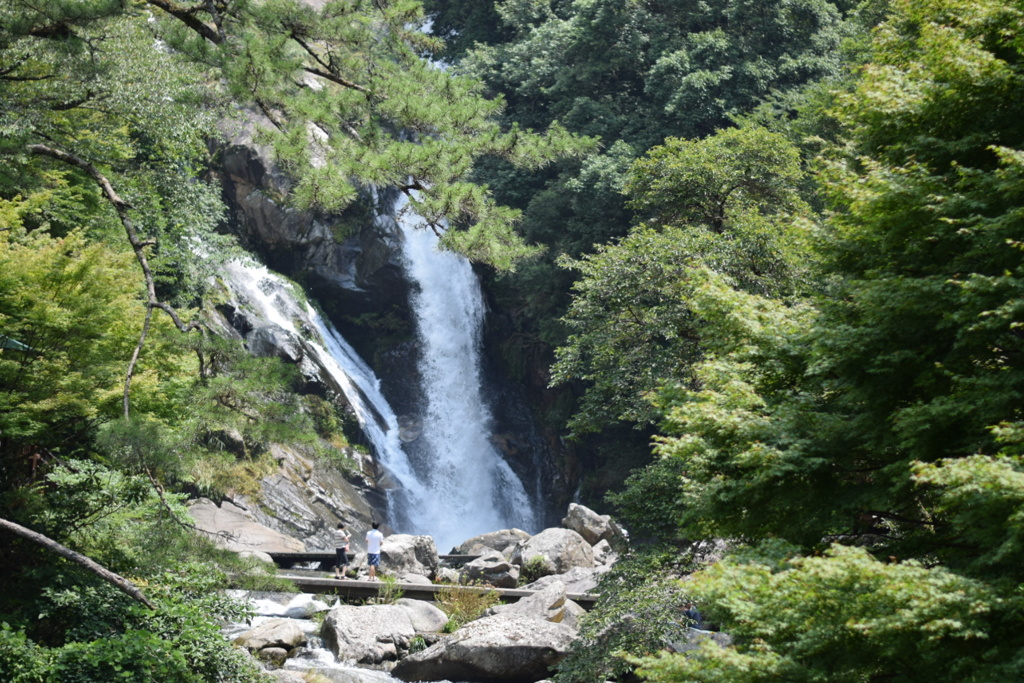 見帰りの滝