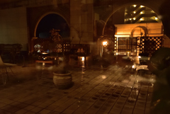 霙の夜のバルコニー