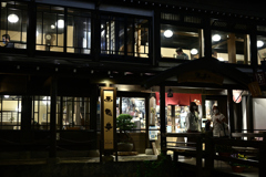 湯の街のレトロなカフェ