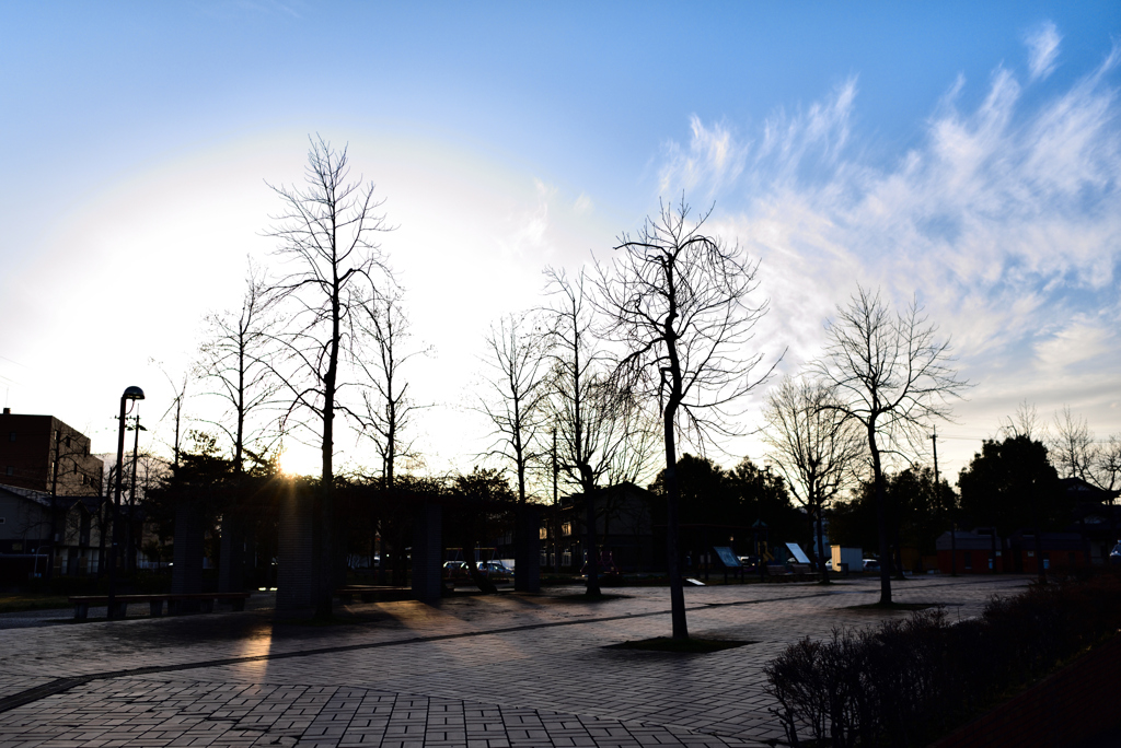 春の日はのどかに暮れかかり・・・