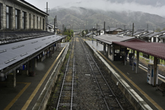 山の街の鉄道駅