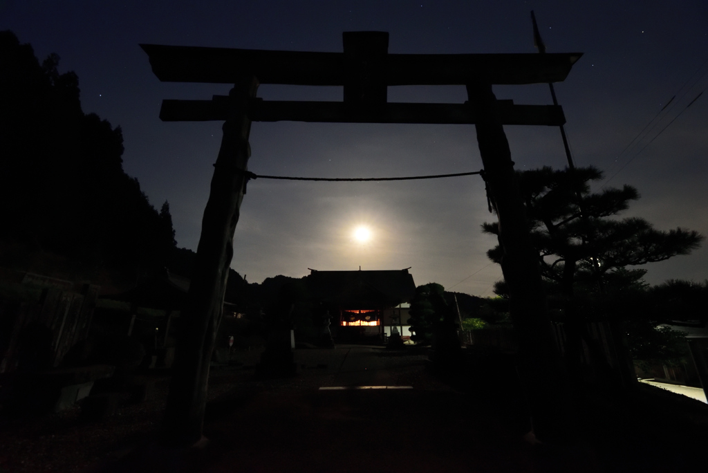 月と鳥居
