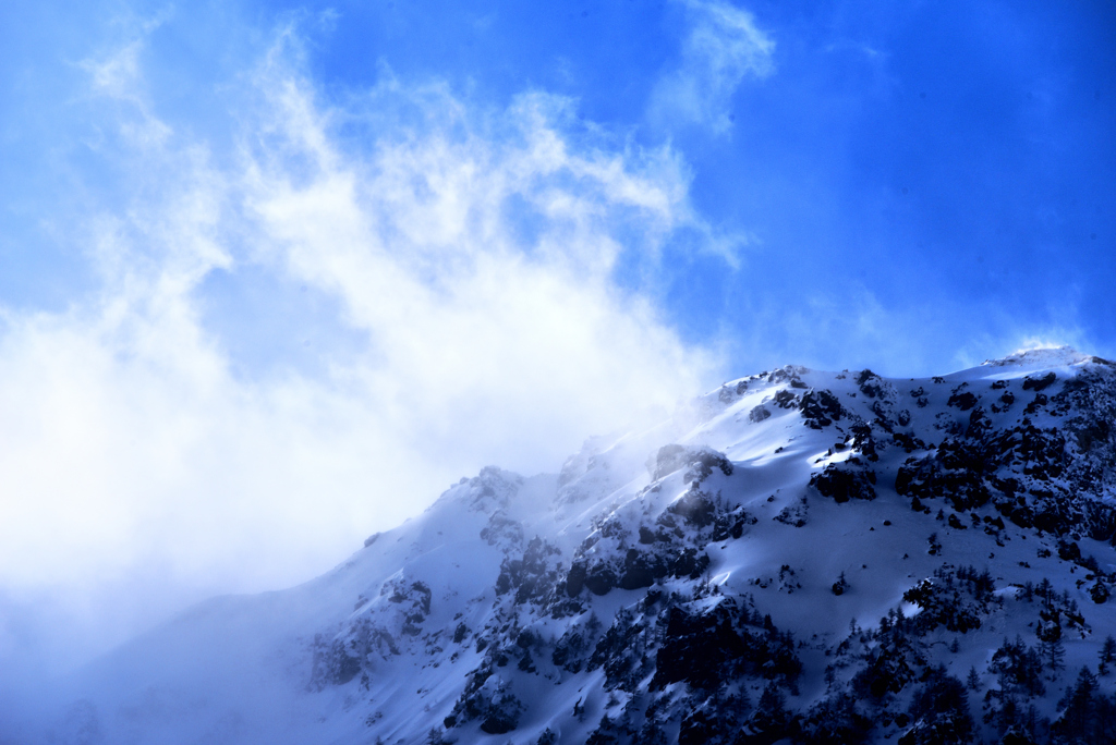 凍える山