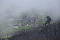 霧進む