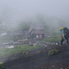 霧進む