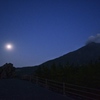 月と火山