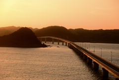 夕日に染まる