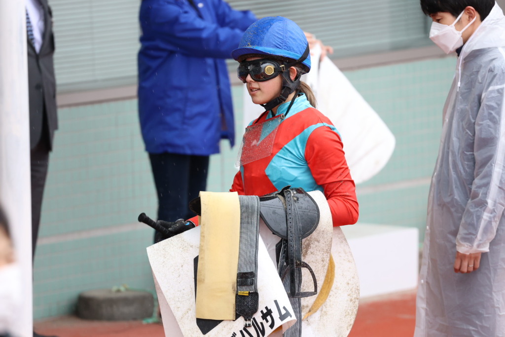 阪神競馬での今村聖奈騎手