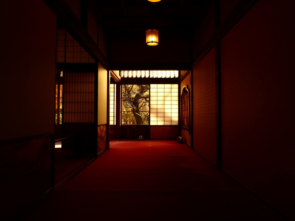 赤い絨毯の廊下