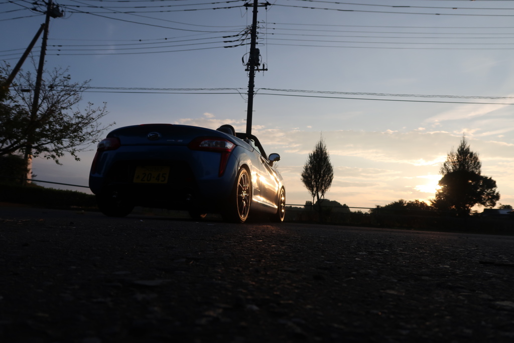 青い車と夕陽 #3