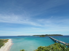 綺麗な橋と綺麗な砂浜