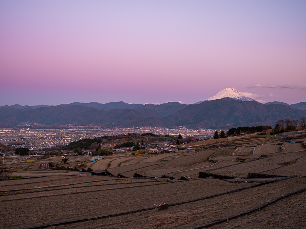 山梨県 中野の棚田の夕空