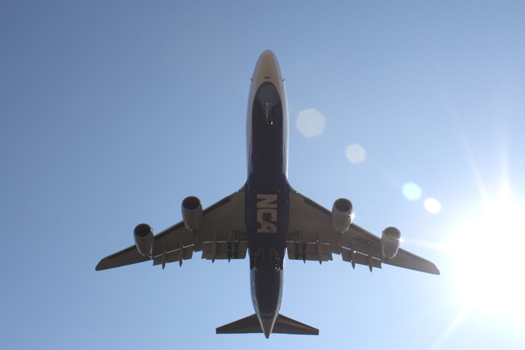 日本貨物航空　真下から