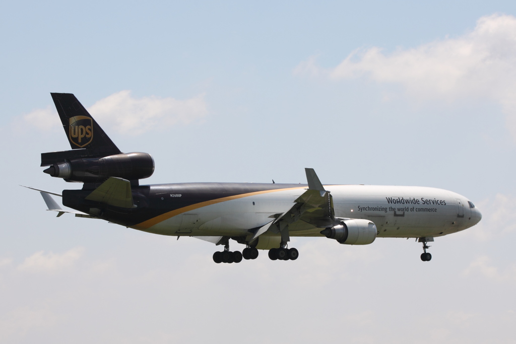 UPS航空　その横