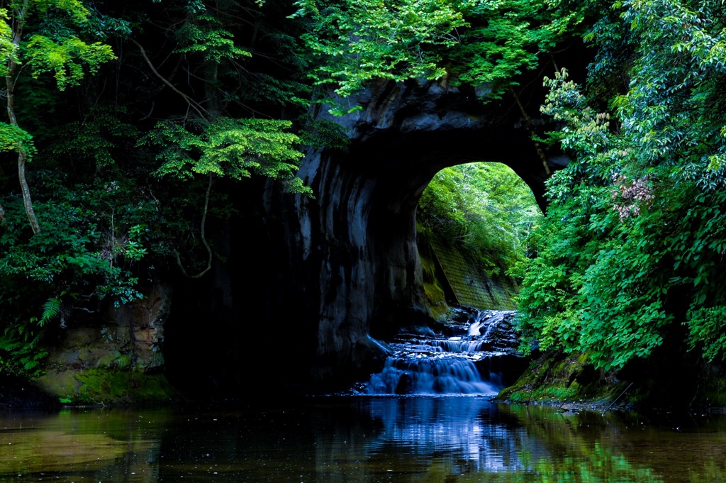 亀岩の洞窟