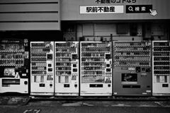 モノクロ　自販機