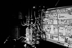 モノクロ　路地裏