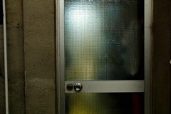 この奥には何が…