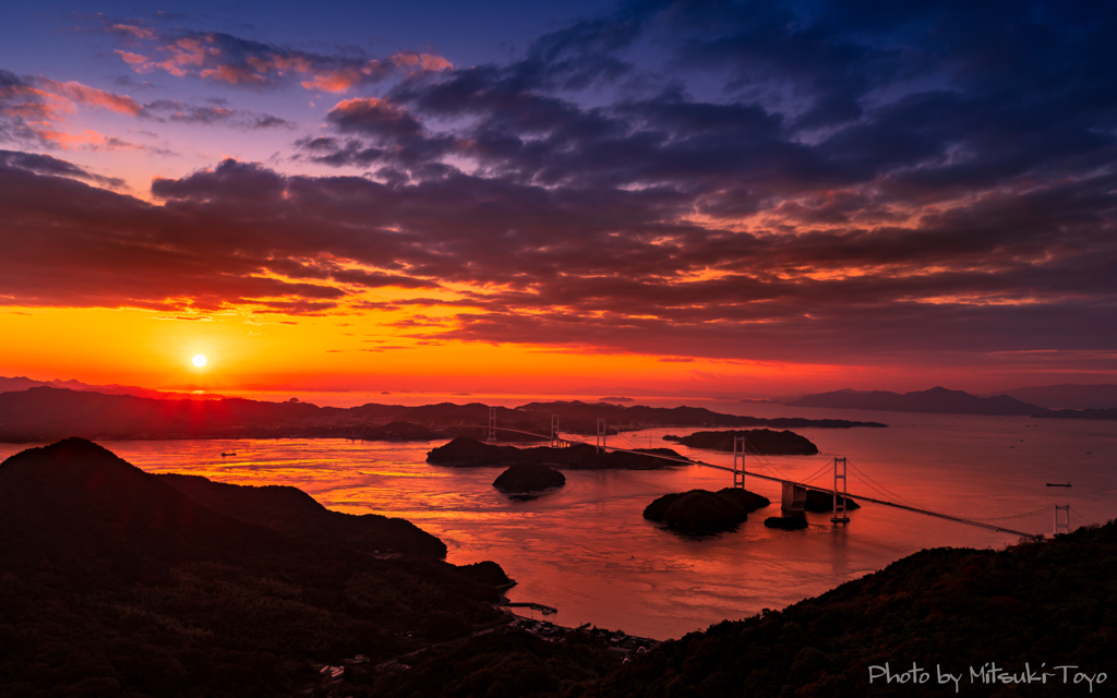 夕景 来島海峡 ～瀬戸内海が茜色に染まる瞬。～