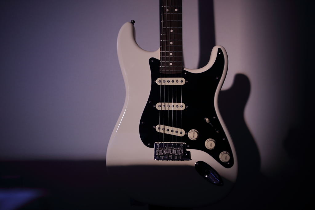 White Strat with Black pickguard