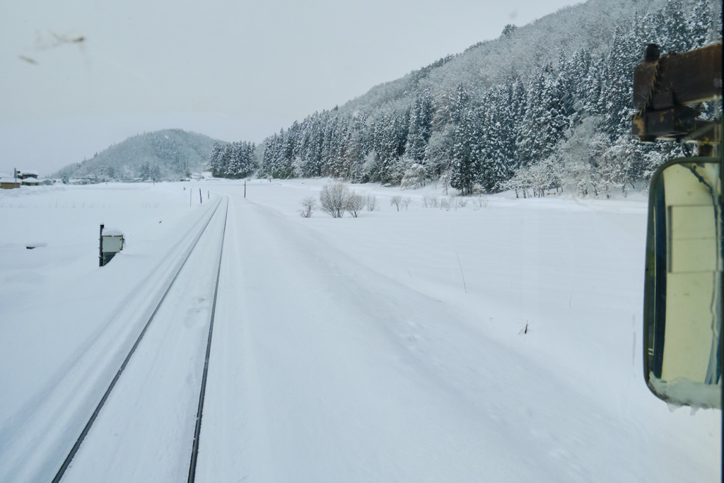 線路・雪原